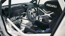 Ford Fiesta RS WRC - widok ogólny wnętrza z przodu