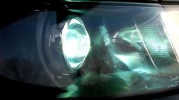 Honda Accord VI Sedan - galeria społeczności - prawy przedni reflektor - włączony