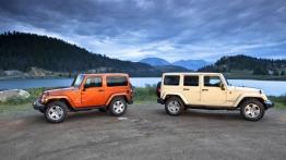 Jeep Wrangler 2011 - wersja 5-drzwiowa - prawy bok