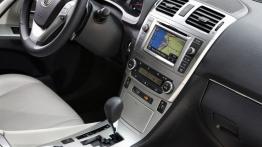 Toyota Avensis III sedan Facelifting - kokpit