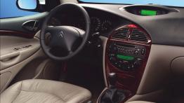 Citroen C5 Sedan 2001 - kokpit