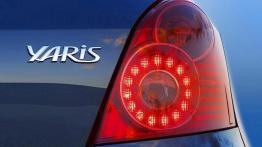 Toyota Yaris TS - prawy tylny reflektor - włączony