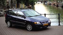 Mitsubishi Space Star - prawy bok