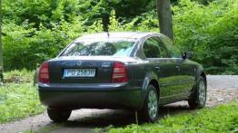 Skoda Superb 2.8 V6 Tiptronic - galeria redakcyjna - widok z tyłu