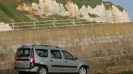 Dacia Logan MCV - prawy bok