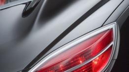 Opel GT 2006 - prawy tylny reflektor - włączony