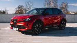 Alfa Romeo Junior Ibrida Q4 - przód - inne ujêcie