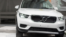  Volvo XC40 D4 AWD Momentum