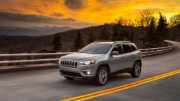 Odświeżony Jeep Cherokee z nowym silnikiem