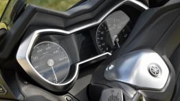 Yamaha XMAX IRON MAX – nie tylko po pizzę