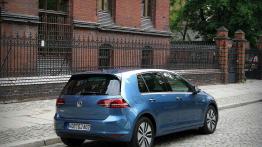 Volkswagen e-Golf - przyszłość pod napięciem