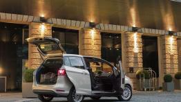 Ford B-MAX - niewielki rodzinny spryciarz