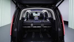 Mercedes VLE 2026 to szczyt luksusu w skórze vana. Ma kino 8K, technologię 800V i zwrotność auta miejskiego