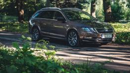Skoda Octavia L&K - galeria redakcyjna - prawy bok