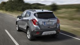 Opel Mokka 1.6 CDTI (2015) - widok z tyłu