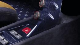 Ferrari 458 Speciale A (2015) - tunel środkowy między fotelami