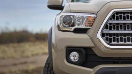 Toyota Tacoma II Facelifting TRD Off-Road Access Cab (2016) - prawy przedni reflektor - wyłączony
