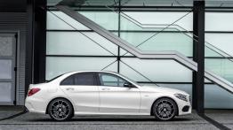Mercedes klasy C 450 AMG 4MATIC sedan (2016) - prawy bok