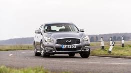 Infiniti Q70 Facelifting Hybrid (2015) - widok z przodu
