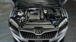 Skoda Superb III Combi (2015) - maska otwarta