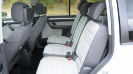Volkswagen Cross Touran 2.0 TDI 177 KM - galeria redakcyjna - tylna kanapa