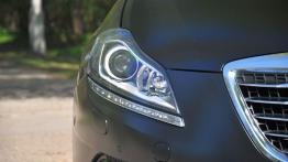 Lancia Delta III Hatchback 1.9 Twinturbo MultiJet 190KM - galeria redakcyjna - prawy przedni reflekt