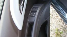 Opel Meriva II - galeria redakcyjna - drzwi kierowcy od wewnątrz