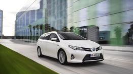 Toyota Auris II Hybrid Touring Sports (2013) - widok z przodu