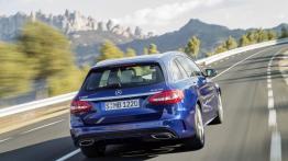 Mercedes klasy C 250 BlueTEC (2014) kombi - widok z tyłu