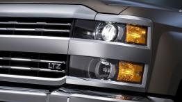 Chevrolet Silverado HD 2015 - lewy przedni reflektor - włączony