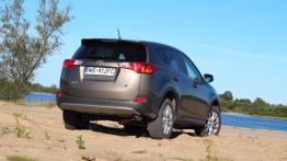 Toyota RAV4 IV 2.2 D-4D 150KM - galeria redakcyjna - widok z tyłu