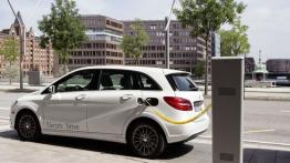 Mercedes klasy B Electric Drive (2014) - wersja europejska - lewy bok