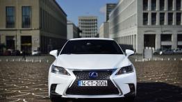 Lexus CT 200h Facelifting (2014) - widok z przodu