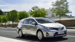 Toyota Auris II Touring Sports - widok z przodu
