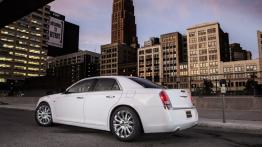 Chrysler 300 Motown Edition - lewy bok