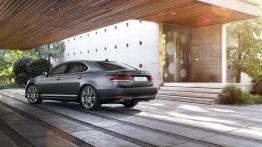 Lexus LS 600h (2013) - widok z tyłu