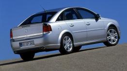 Opel Vectra GTS - widok z tyłu