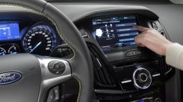 Ford Focus Kombi 2010 - komputer pokładowy