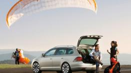 Volkswagen Golf VI Kombi - tył - bagażnik otwarty