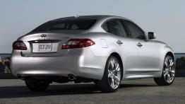 Infiniti M 2010 - widok z tyłu