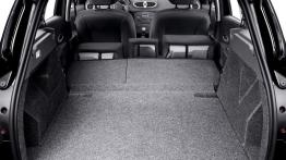 Renault Clio Grandtour 2010 - tylna kanapa złożona, widok z bagażnika