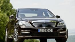 Mercedes Klasa S 63AMG 2010 - widok z przodu