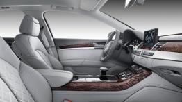 Audi A8 2010 - widok ogólny wnętrza z przodu