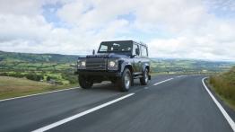 Land Rover Defender 2013 - widok z przodu