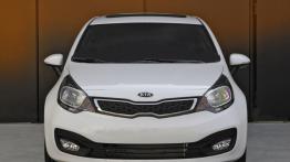 Kia Rio sedan 2012 - przód - reflektory wyłączone