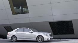 Mercedes E63 AMG 2012 - prawy bok