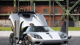 Koenigsegg CCR Edo Competition - przód - reflektory wyłączone