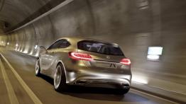 Mercedes klasa A Concept - tył - reflektory włączone