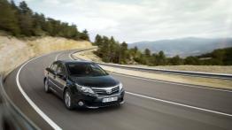 Toyota Avensis III sedan Facelifting - widok z przodu