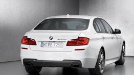 BMW M550d sedan - widok z tyłu